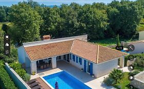 Villa Blanca With A Heated Private Pool